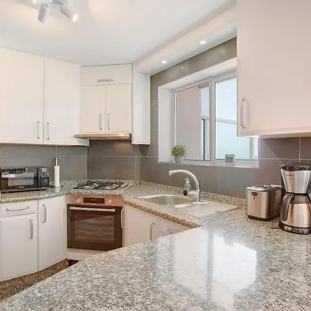 Seaside Apartment *